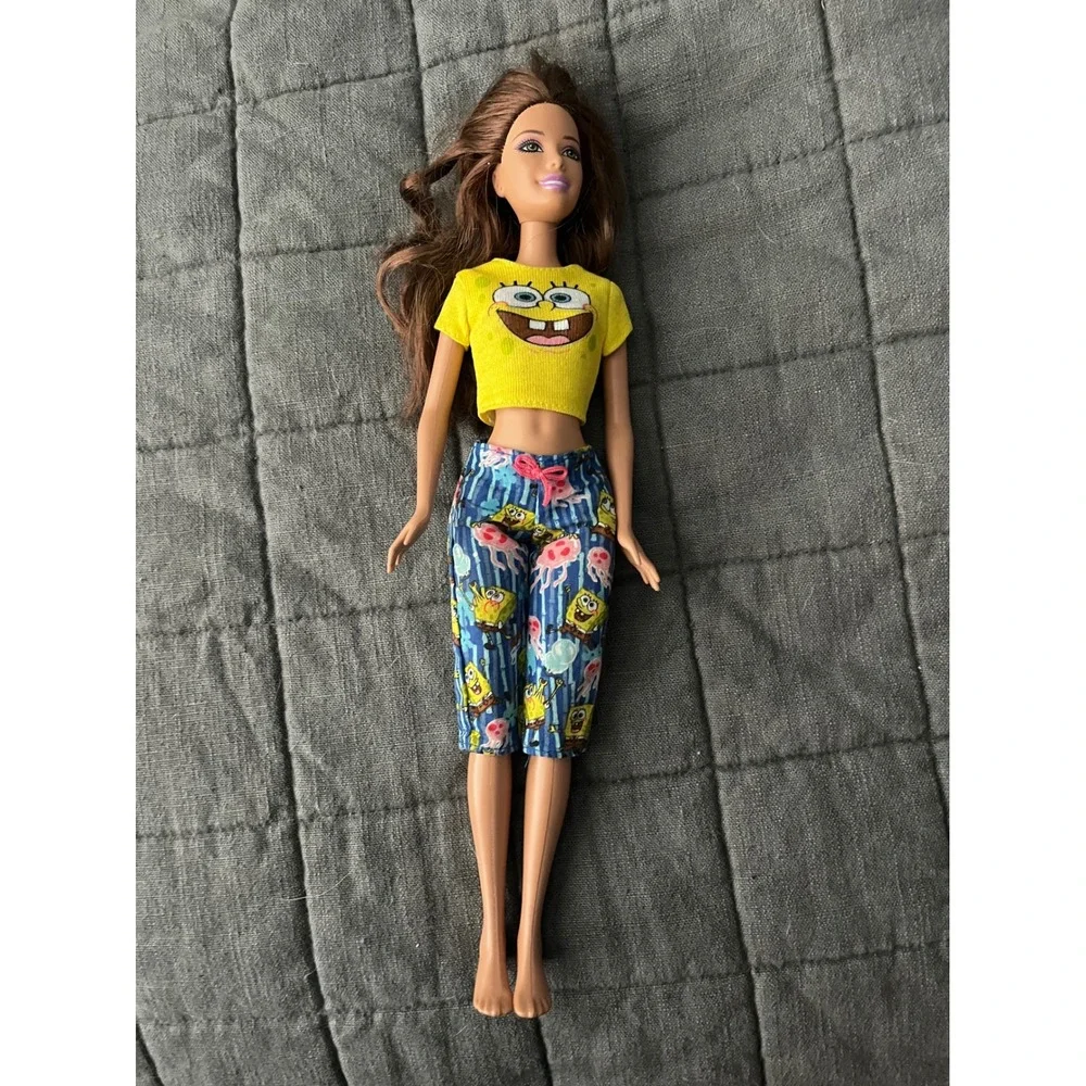 Mattel‎ Barbie Doll SpongeBob SquarePants Pajama Set Brunette Yellow Crop Top